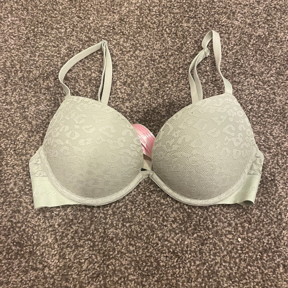 Victoria's Secret Pink Leopard Lace Super Push-up Bra